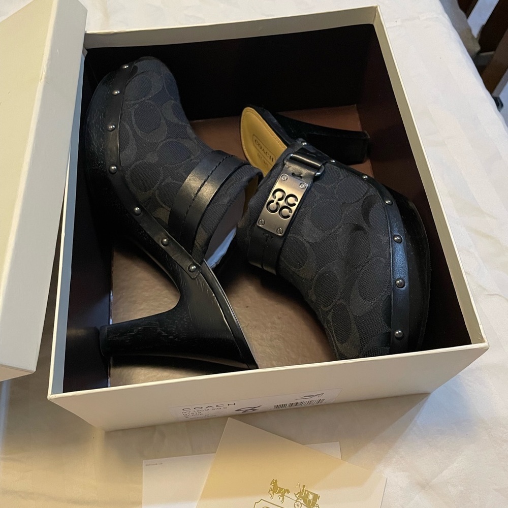 Women’s Coach Shoes Size 8 - Picture 6 of 6